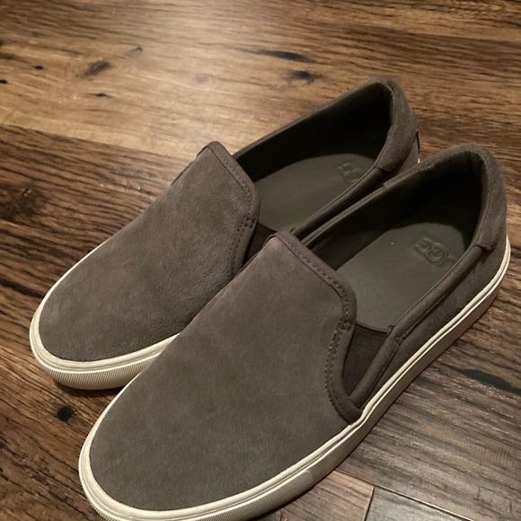 Ugg slip on sneakers.  EUC - Picture 2 of 4